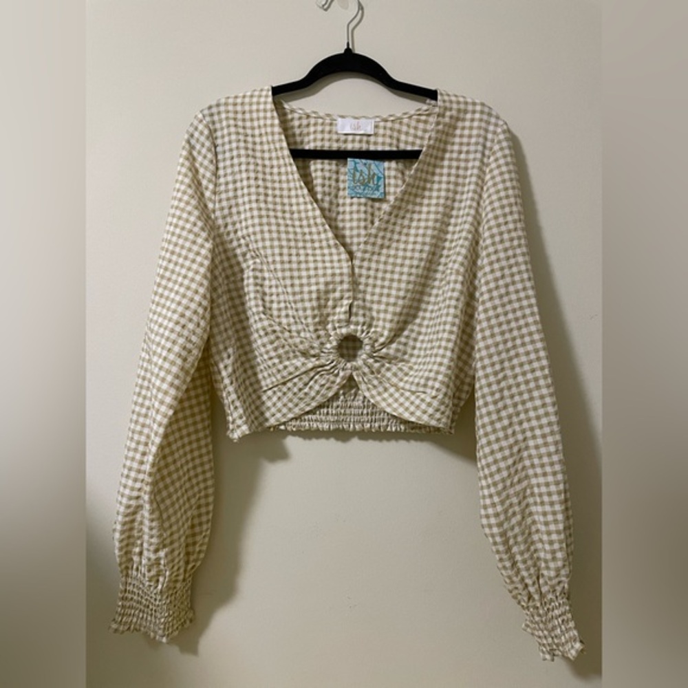 NWT‎ ish Boutique Cropped Gingham Keyhole Top in tan and white - L